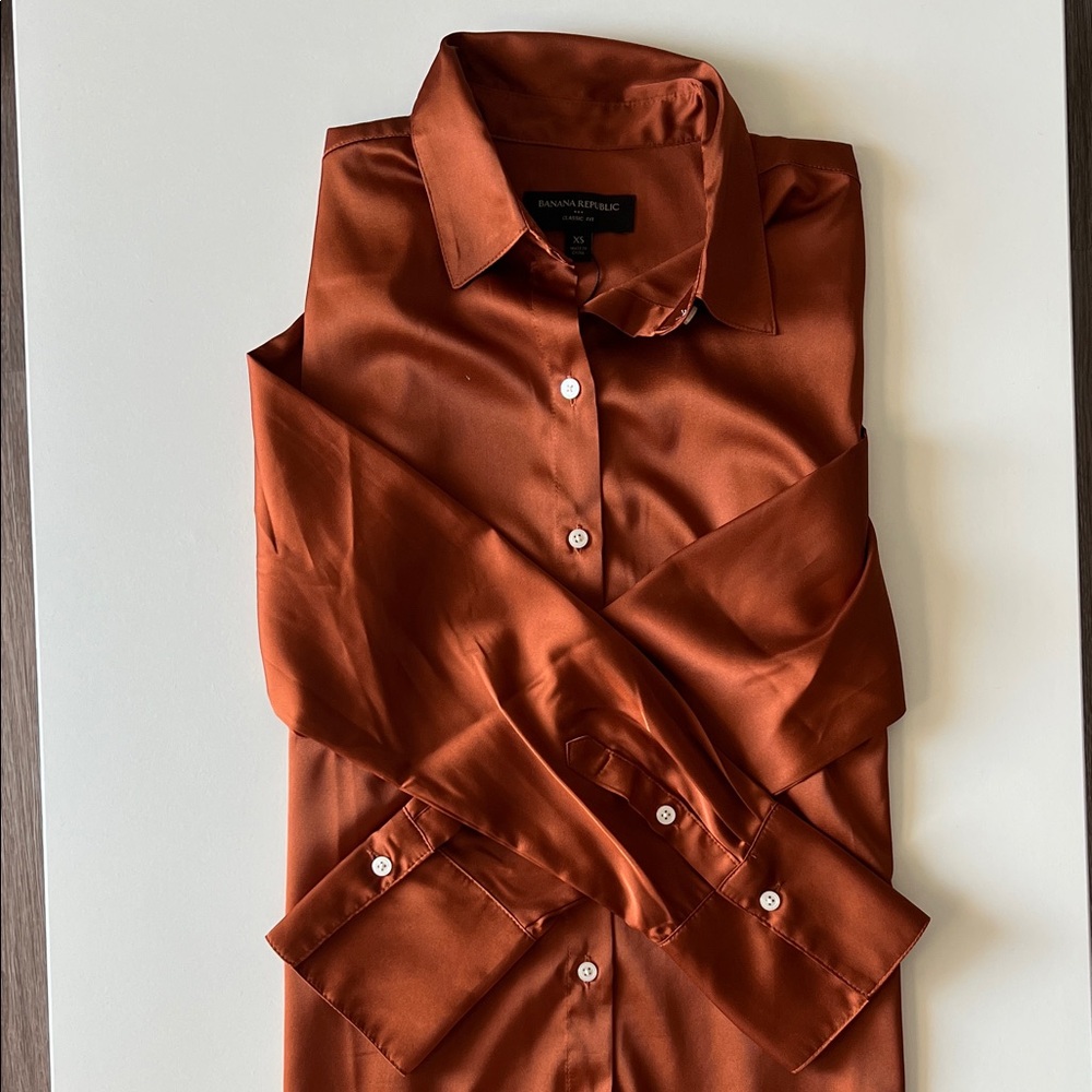 Banana Republic Women’s Burnt Orange Button Down Shirt